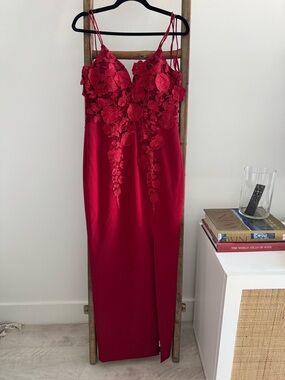 Red Floral Applique Spaghetti Strap Evening Dress
